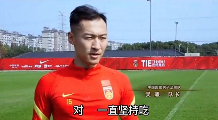 我们之所所以这个世界，这个社会的一分子，是由于我们的糊口完全离不开这个社会，衣食住行，喜怒哀乐，一切工具都是这个社会带来的，而曼哈顿博士不是，他已不需要衣食住行，根基不存在喜怒哀乐，他尽力的想融进这个社会，所以他肯勉强责备的为当局干事，还交了俩女伴侣，还弄婚外恋，这一切使他看上往正常，但所有人都知道他不正常，而他也在一向寻觅属于本身的工具。